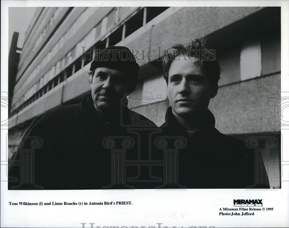 1995 Press Photo Tom Wilkinson Linus Roache Antonia Bird&#39;s Priest- Historic Images