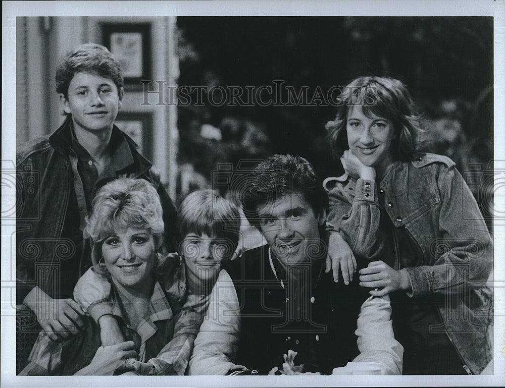 1987 Press Photo &quot;Growing Pains&quot; Alan Thicke, Jeremy Miller, Joanna Kerns- Historic Images