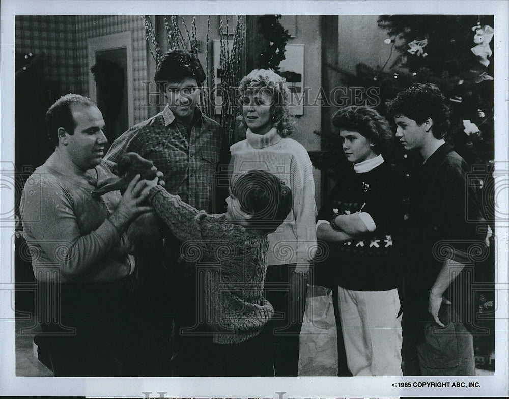 1985 Press Photo Scene From TV Series &quot;Growing Pains&quot;- Historic Images