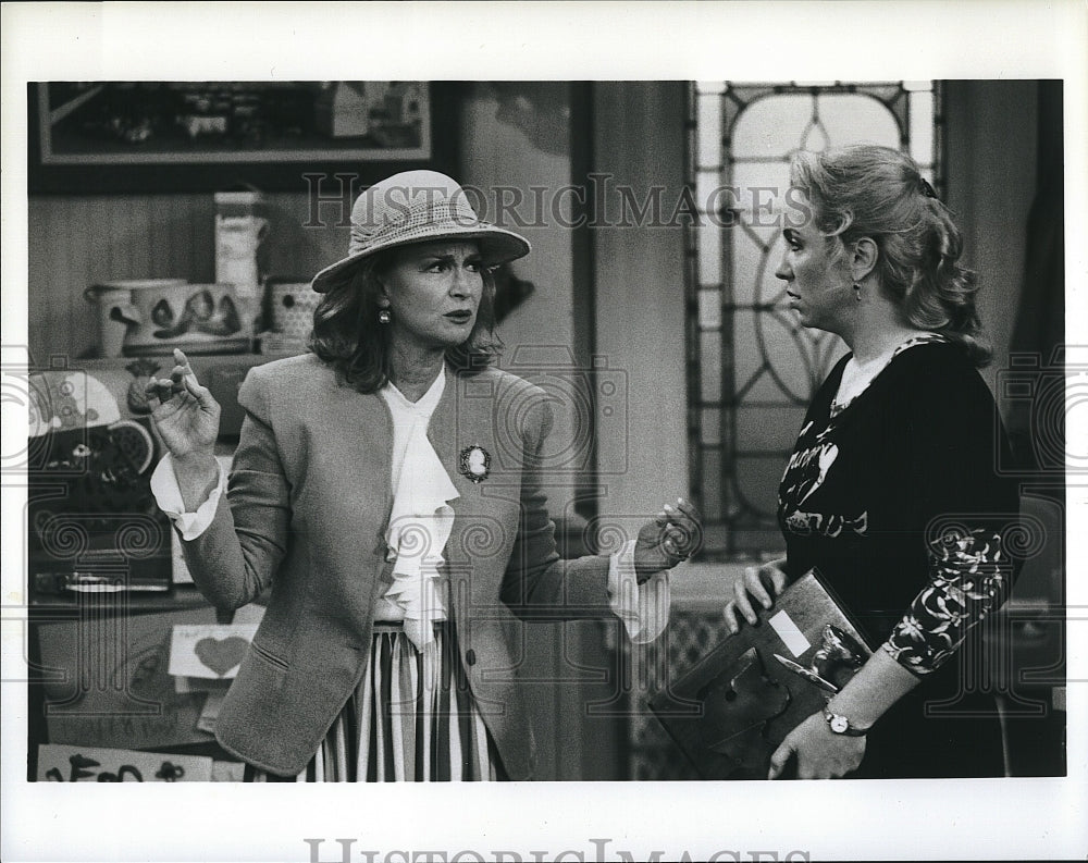 Press Photo Brett Butler ans Diane Ladd in &quot;Grace Under Fire&quot;.- Historic Images