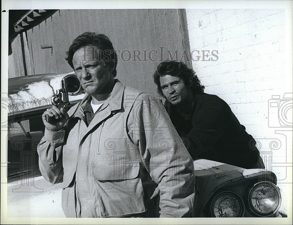 1986 Press Photo Charles Haid and Charles Taylor in &quot;Hill Street Blues&quot;- Historic Images