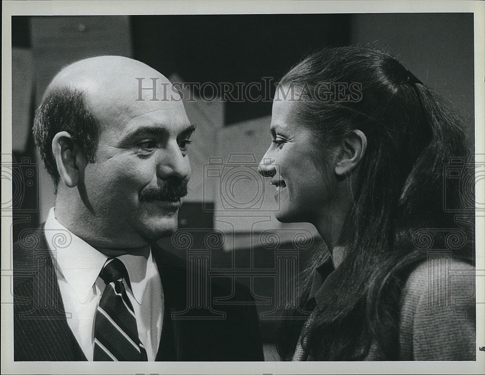 1985 Press Photo Rene Enriques and Veronica Hamel in &quot;Hill Street Blues&quot;- Historic Images