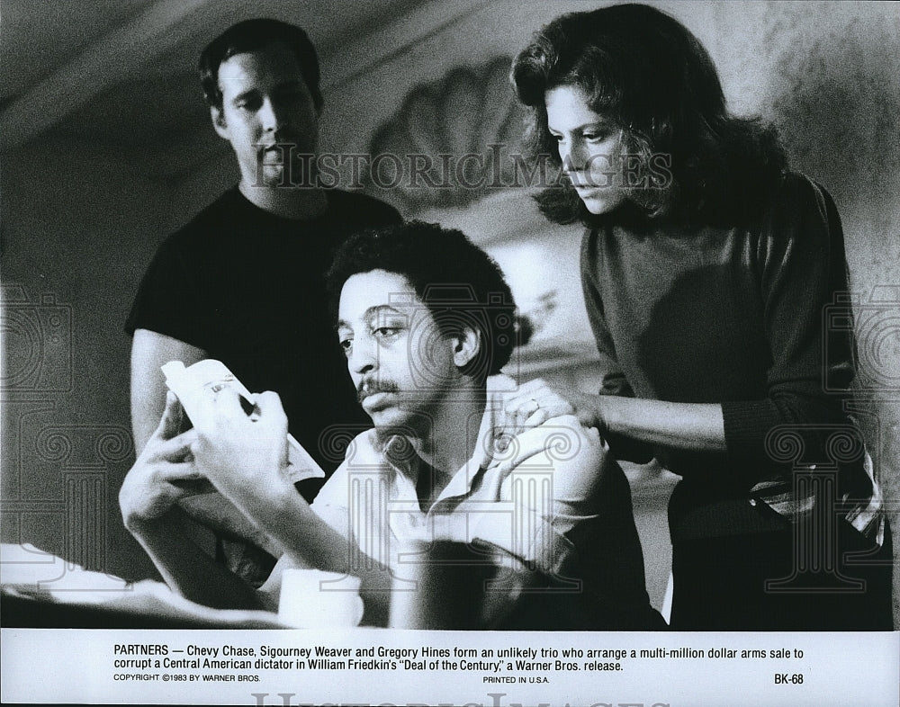 1983 Press Photo Chevy Chase, Sigourney Weaver and Gregory Hines in &quot;Deal of the- Historic Images