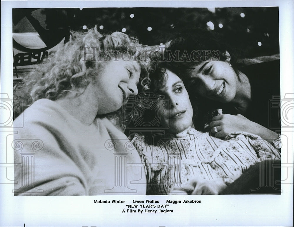 2001 Press Photo &quot;New Year&#39;s Day&quot; Maggie Jakobson,Gwen Welles,Melanie Winter- Historic Images