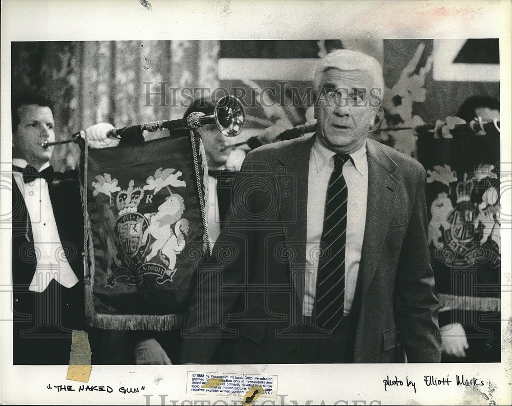 1988 Press Photo &quot;The Naked Gun&quot; Leslie Nielsen stars- Historic Images