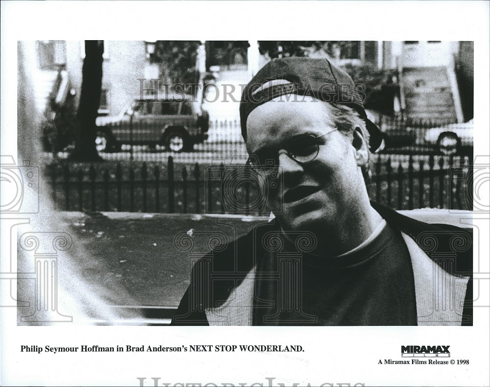 1998 Press Photo Philip Seymour Hoffman Next Stop Wonderland Film Movie Scene- Historic Images