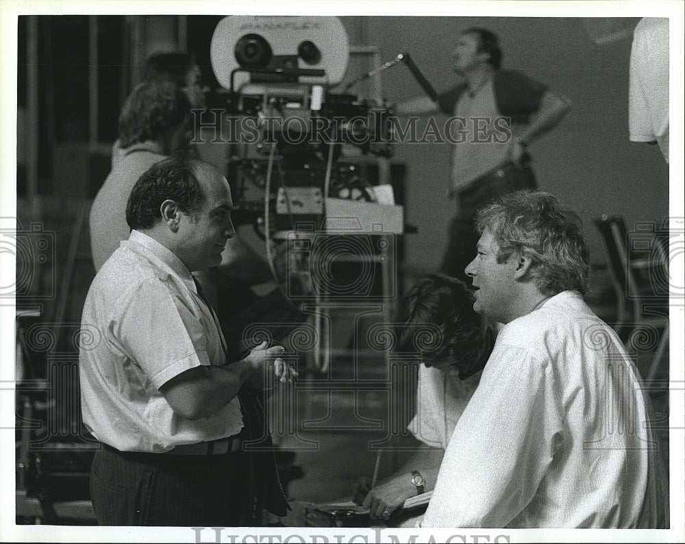 1987 Press Photo &quot;Tin Men&quot; Danny DeVito &amp; director Barry Levinson- Historic Images