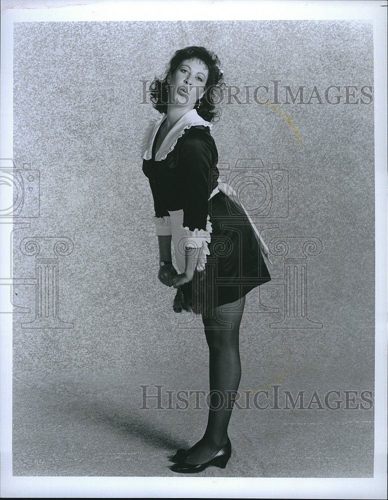 1987 Press Photo Down Out Beverly Hills Series April Ortiz Character Portrait- Historic Images