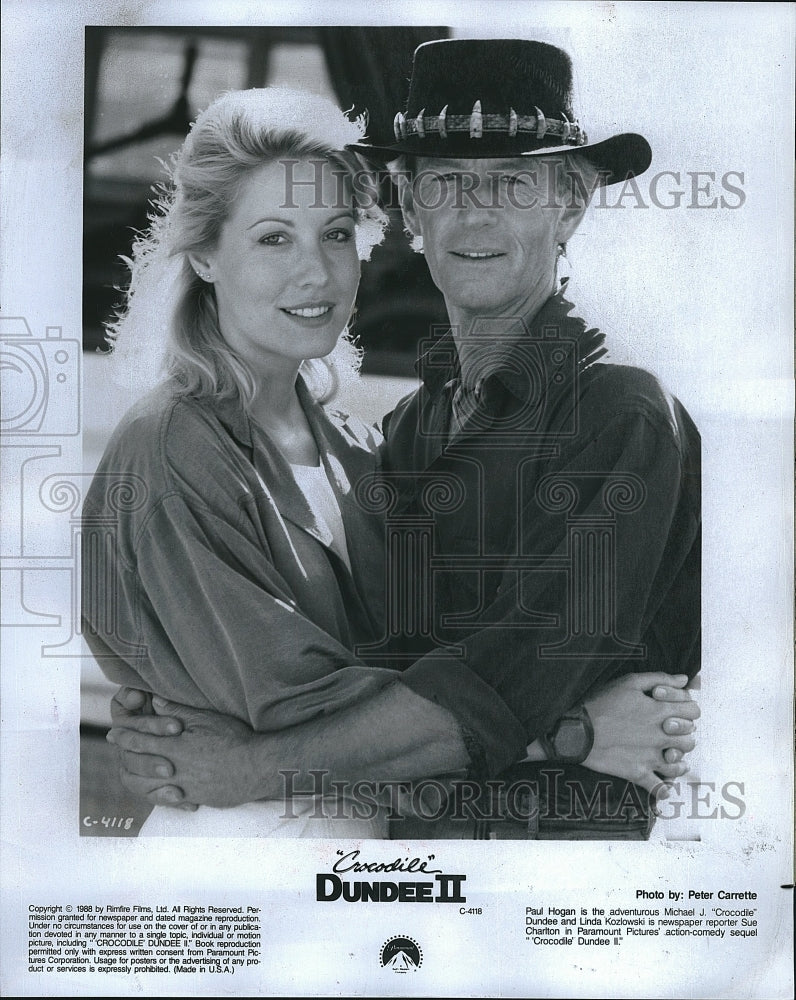 1988 Press Photo Actor Paul Hogan &amp; Linda Kozolwski in &quot;Crocodile Dundee II&quot;- Historic Images