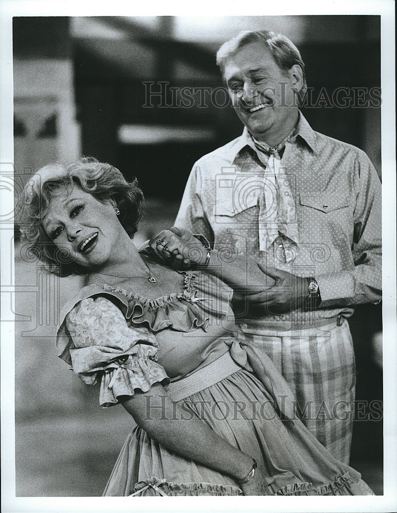 1988 Press Photo Alan Young, Glynis Johns &quot;Coming of Age&quot;- Historic Images