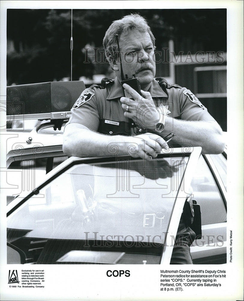 1989 Press Photo Sheriff's Deputy Chris Peterson featured in "Cops"- Historic Images