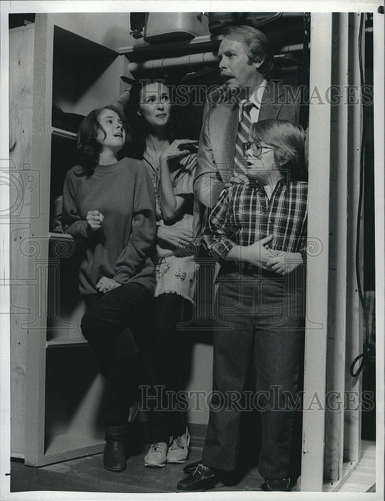 1983 Press Photo Actress Megan Follows & Martin Mull in "Domestic Life"- Historic Images