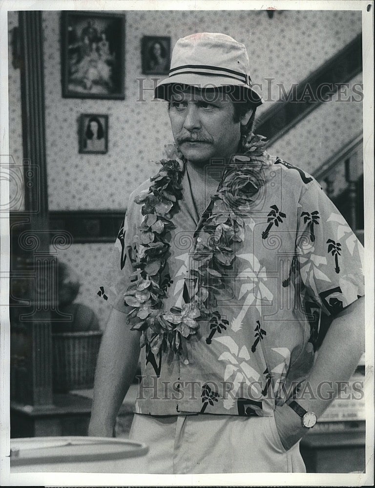 1983 Press Photo Actor Martin Mull in "Domestic Life"- Historic Images