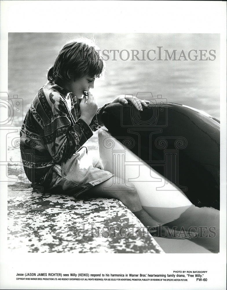 1993 Press Photo Jason James Richter &amp; Keiko Star In &quot;Free Willy&quot;- Historic Images