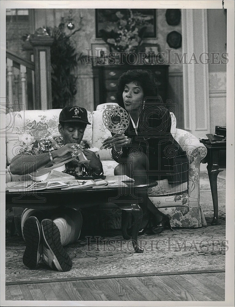 1988 Press Photo Phylicia Rashad and Bill Cosby in &quot;The Cosby Show&quot;.- Historic Images