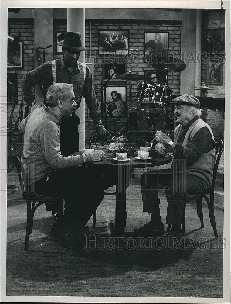 1988 Press Photo Actor Bill Cosby &amp; Earle Hyman of &quot;The Cosby Show&quot;- Historic Images