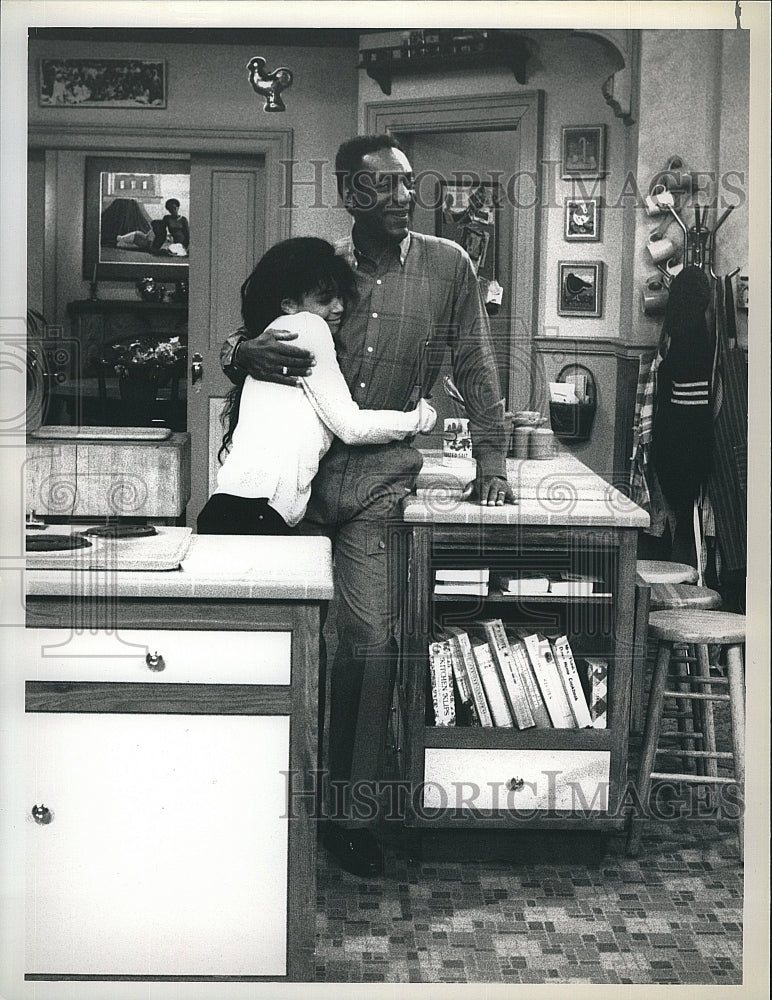 1988 Press Photo Actor Bill Cosby &amp; Lisa Bonet of &quot;The Cosby Show&quot;- Historic Images