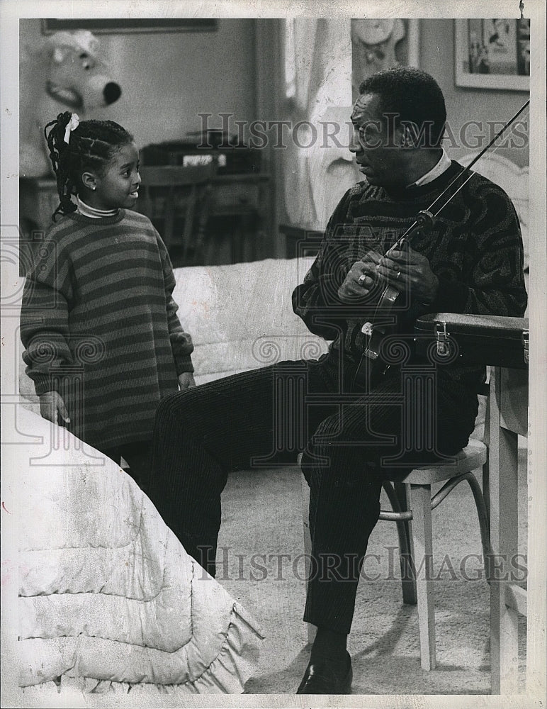 1988 Press Photo Bill Cosby and Keshia Knight Pulliam in &quot;The Bill Cosby Show&quot;.- Historic Images