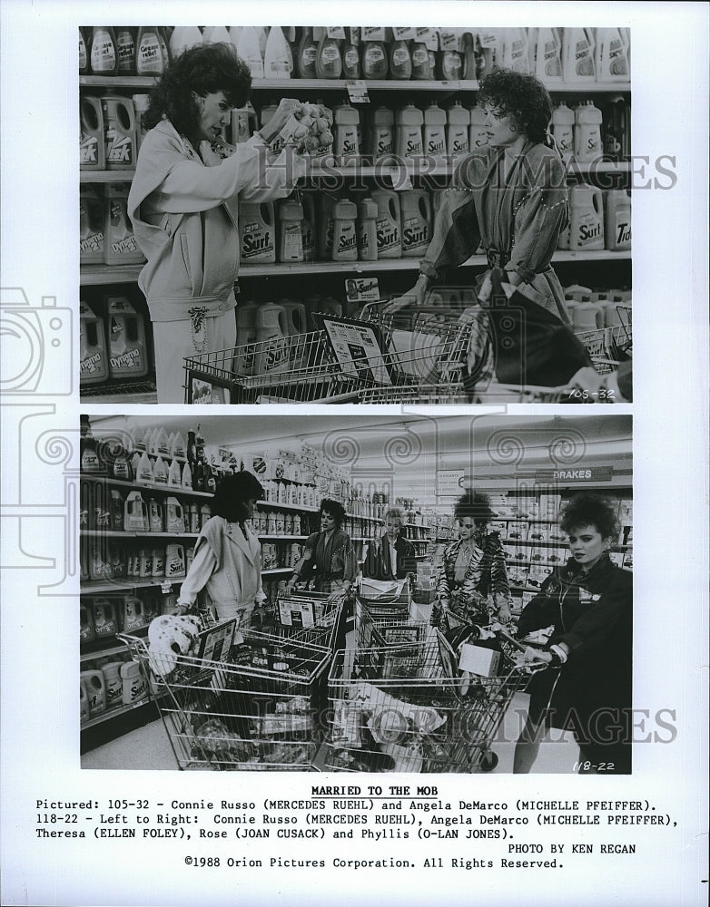 1988 Press Photo Mercedes Ruehl, Michelle Pfeiffer &quot;Married to the Mob&quot;- Historic Images