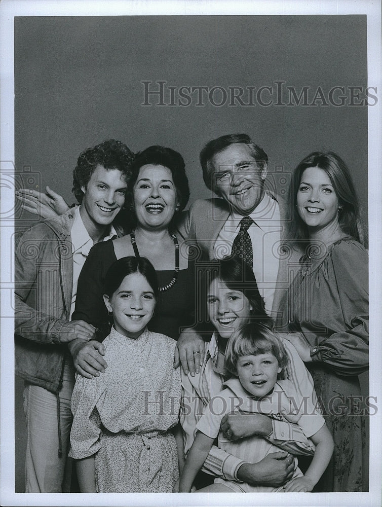 1976 Press Photo K. McNichol, S. Thompson, M. Baxter-Birney, G. Frank &quot;Family&quot;- Historic Images