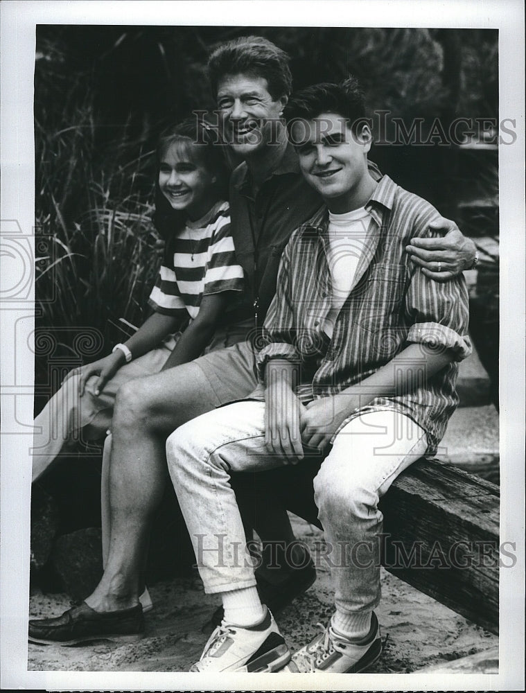 1988 Press Photo Frank Converse with Trey Ames, Karron Graves in &quot;Dolphin Cove&quot;.- Historic Images