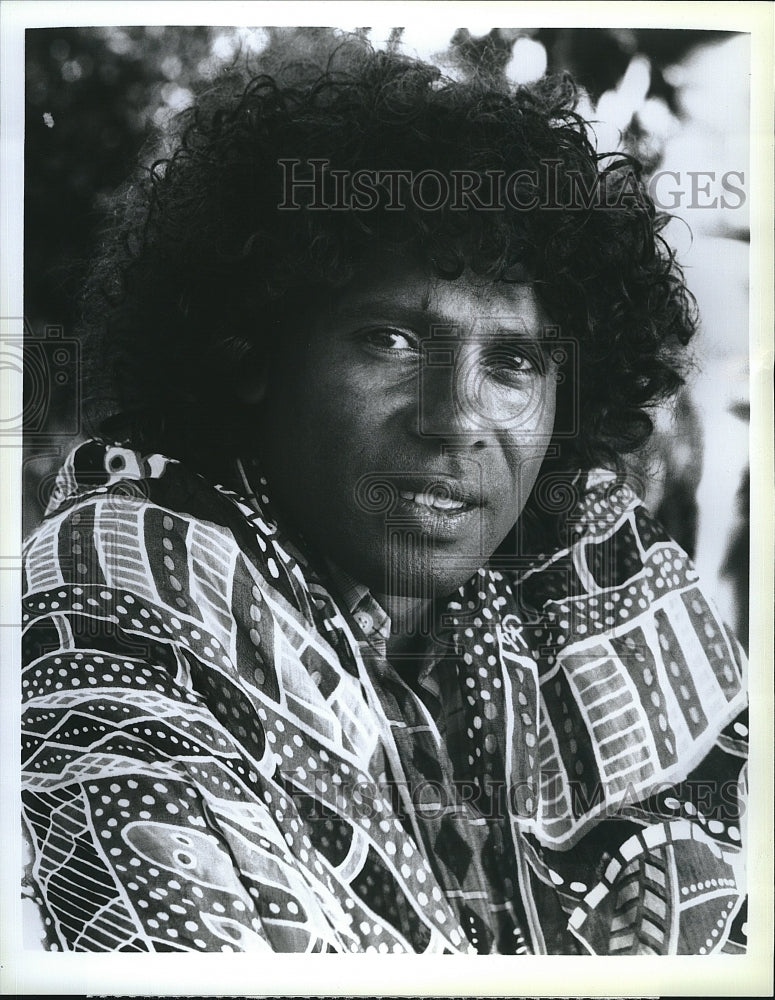 Press Photo Ernie Dingo played as Didge in CBS-TV &quot;Dolphin Cove&quot;.- Historic Images