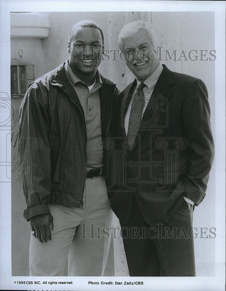 1995 Press Photo Bo Jackson &amp; Dick Van Dyke star in &quot;Diagnosis Murder&quot; - Historic Images