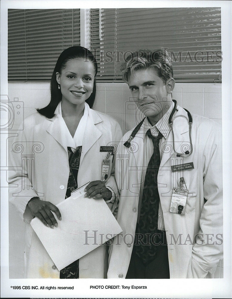 1995 Press Photo Victoria Rowell &amp; Charlie Schlatter star in &quot;Diagnosis Murder&quot;- Historic Images