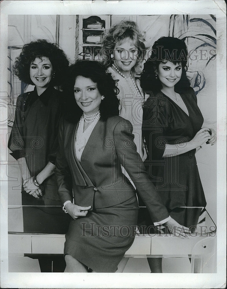 1986 Press Photo Actress Delta Burke &amp; Dixie Carter in &quot;Designing Women&quot;- Historic Images