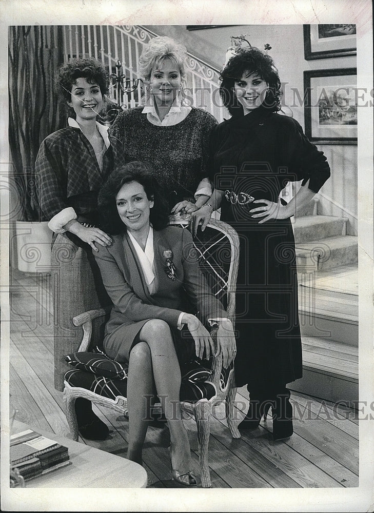 Press Photo Actresses Delta Burke &amp; Dixie Carter in &quot;Designing Women&quot;- Historic Images