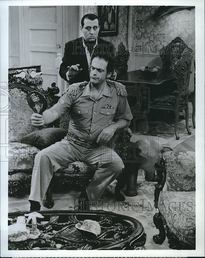 1988 Press Photo Christopher Lloyd, Joe Grifasi &quot;The Dictator&quot;- Historic Images