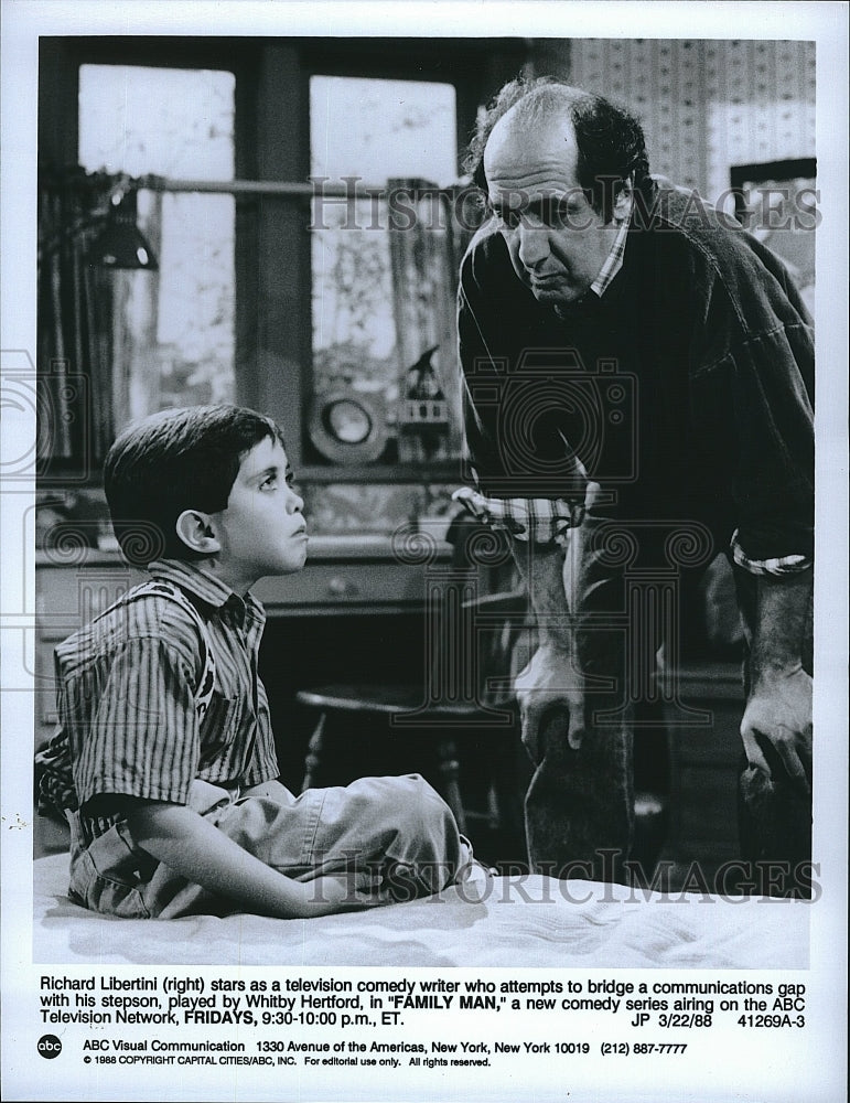 1988 Press Photo Actor Richard Libertini &amp; Whitby Hertford in &quot;Family Man&quot;- Historic Images