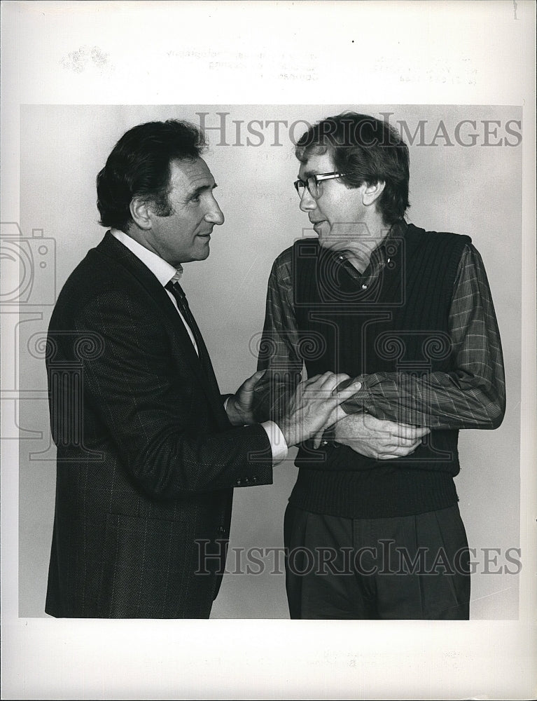 1989 Press Photo Actors Judd Hirsch &amp; Harry Groener in &quot;Dear John&quot;- Historic Images