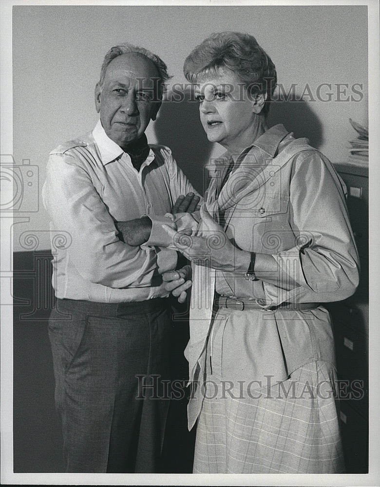 1984 Press Photo Jose Ferrer and Angela Lansbury in &quot;Murder, She Wrote&quot;.- Historic Images