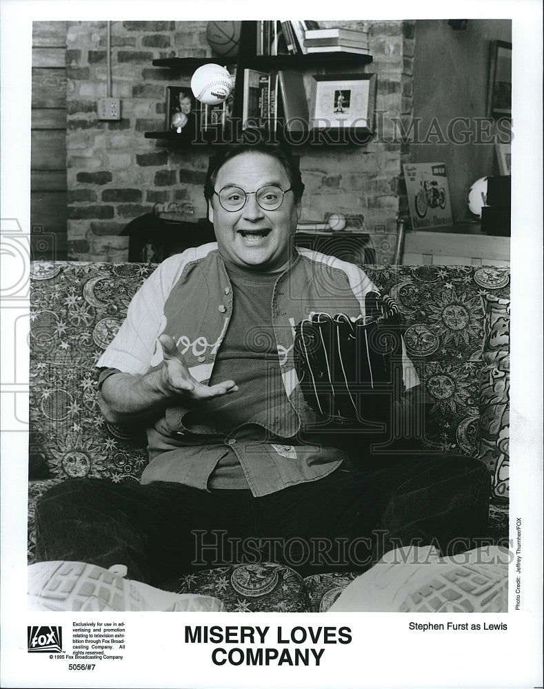 1995 Press Photo Stephen Furst in &quot;Misery Loves Company&quot;- Historic Images