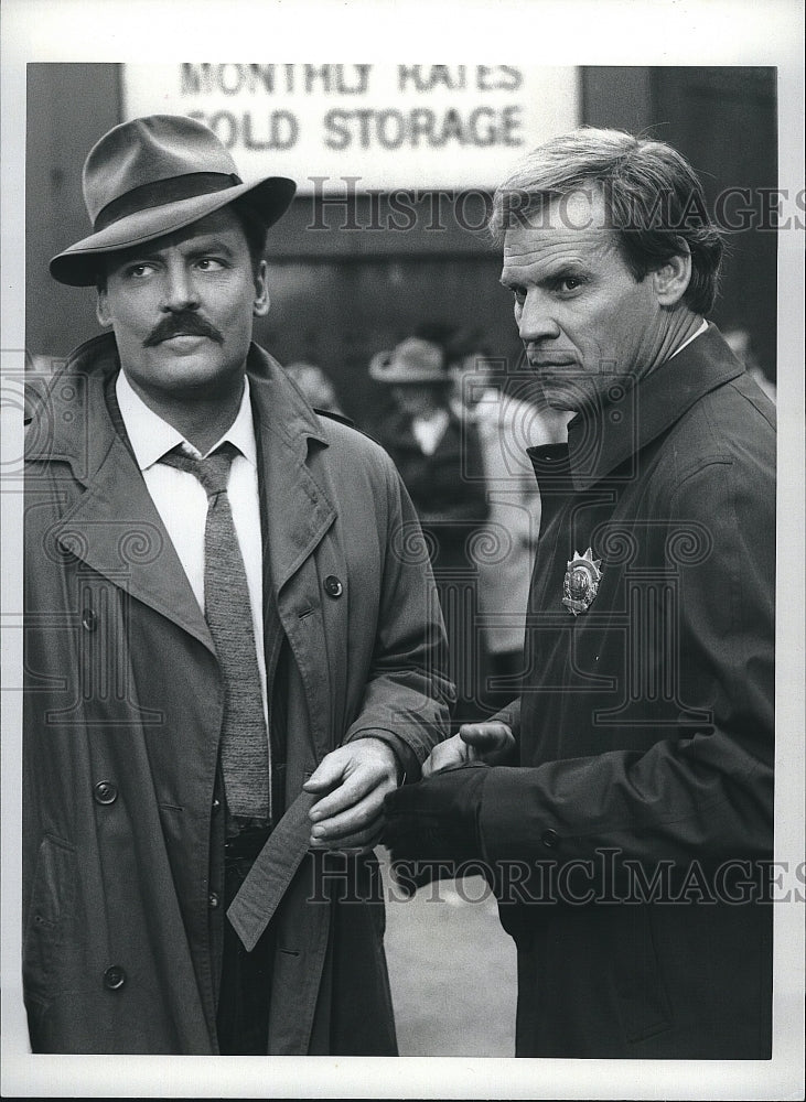 1986 Press Photo Stacy Keach and Don Stroud in &quot;Mike Hammer&quot;- Historic Images