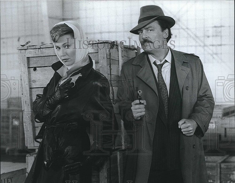 1987 Press Photo Stacy Keach and Malgosia Tomassi in &quot;The New Mike Hammer&quot;- Historic Images