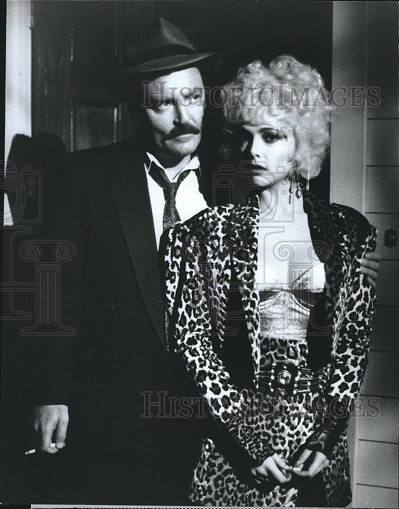 1987 Press Photo Stacy Keach and Emma Samms in &quot;The New Mike Hammer&quot;- Historic Images