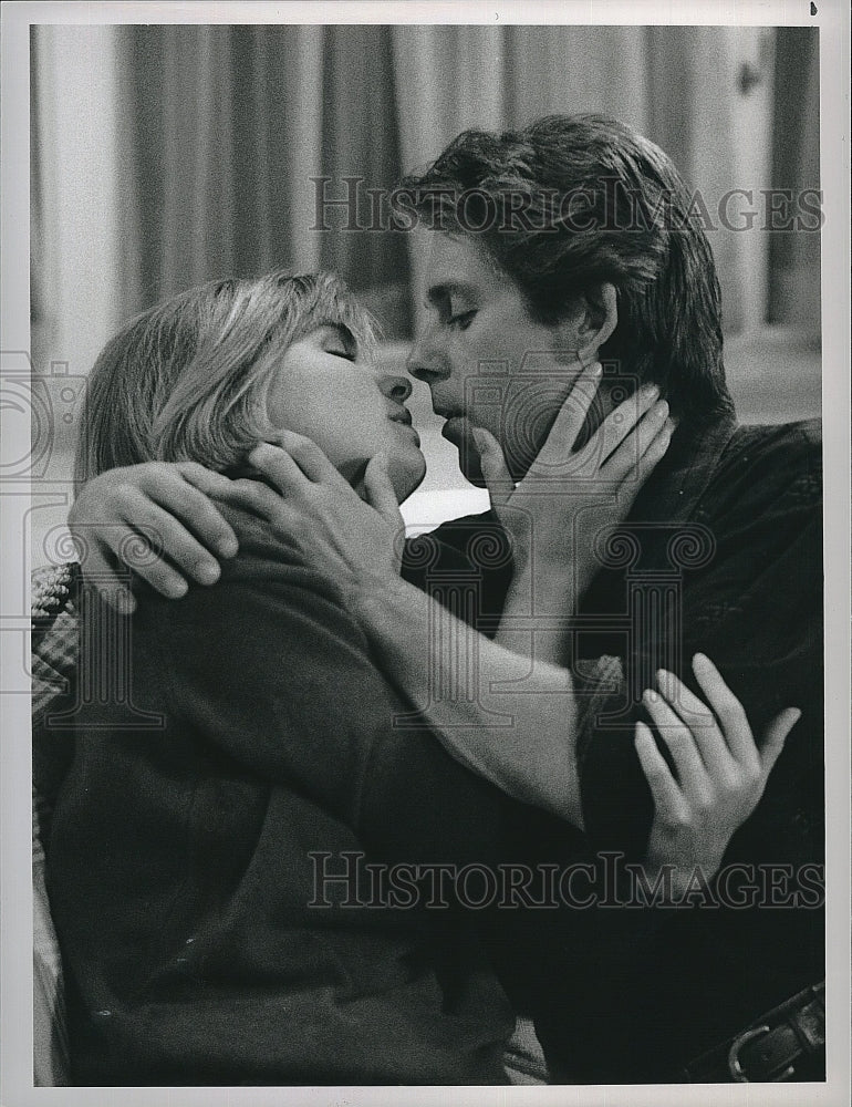 1989 Press Photo Wendy Kilbourne and Gary Cole in &quot;Midnight Caller&quot;.- Historic Images