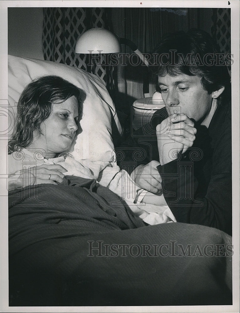 1989 Press Photo Actress Kay Lenz and Actor Gary Cole in &quot;Midnight Caller&quot;- Historic Images