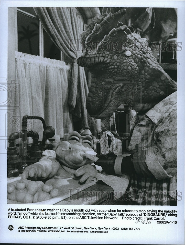 1992 Press Photo Scene From Disney Show &quot;Dinosaurs&quot; - Historic Images