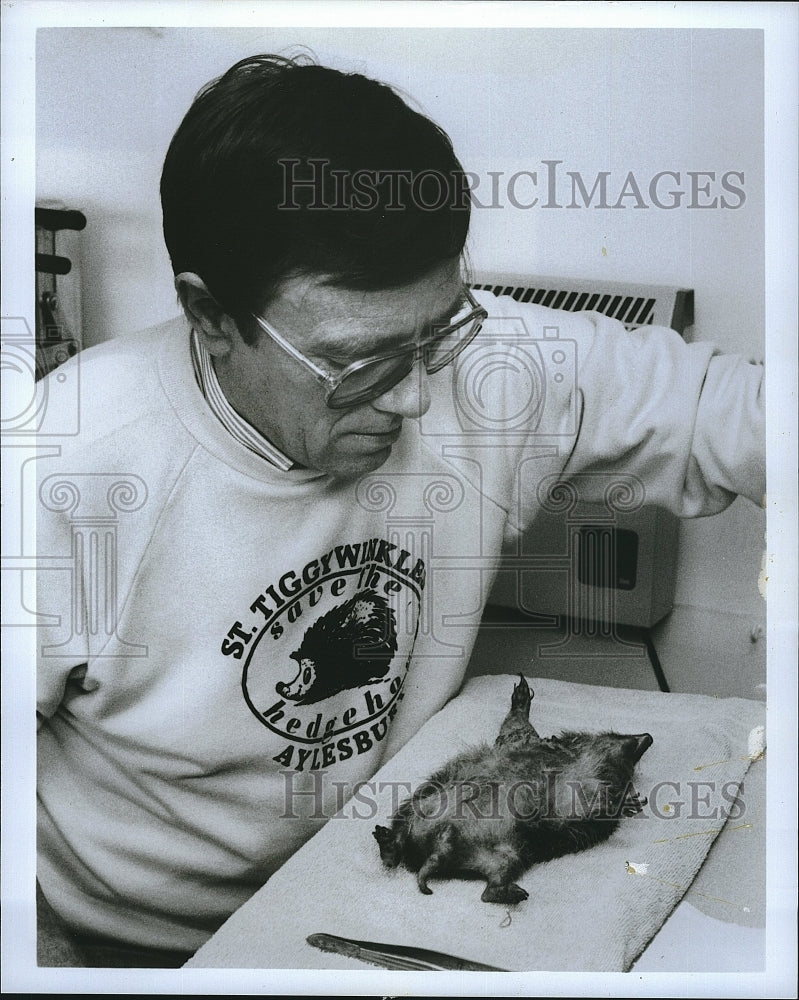 1989 Press Photo Les Stocker Veterinarian in &quot;Discover&quot; The World of Science&quot;- Historic Images