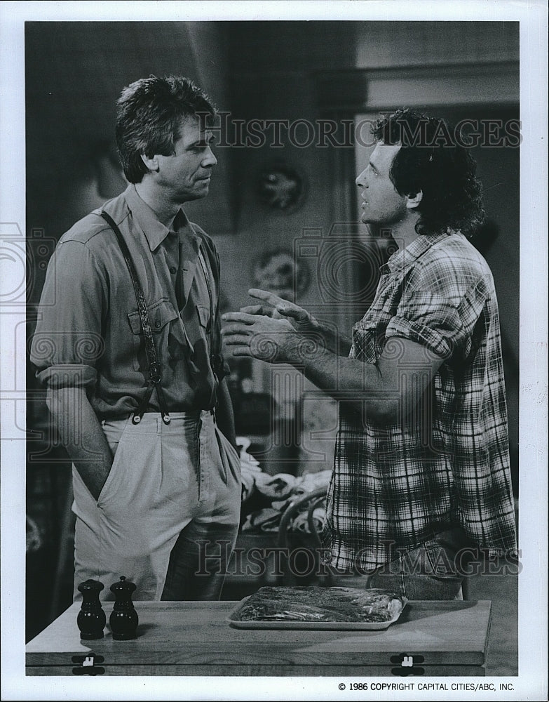 1986 Press Photo Actor Barry Bostwick &amp; Carl Weintraub In &quot;Dads&quot;- Historic Images