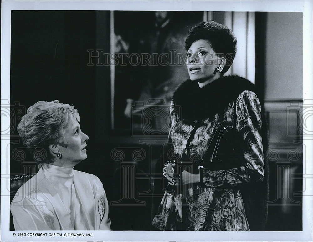 1986 Press Photo Shirley Jones, Leslie Uggams, &quot;Discoveries&quot; on &quot;Hotel&quot;- Historic Images