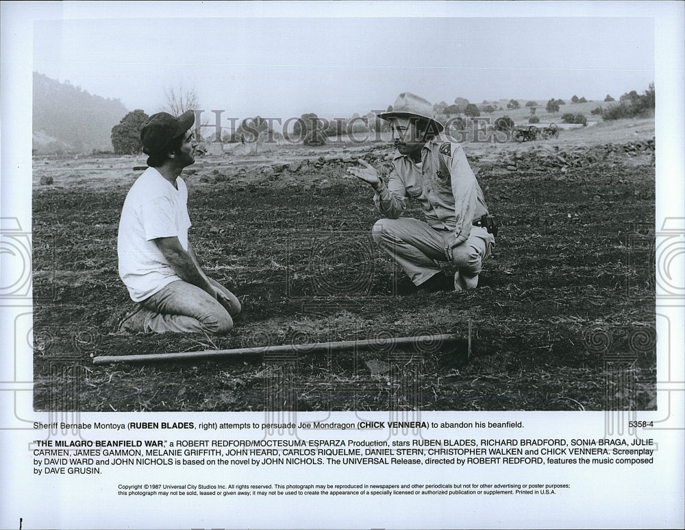 1967 Press Photo Ruben Blades &amp; Chick Vennera in &quot;The Milagro Beanfield War&quot;- Historic Images