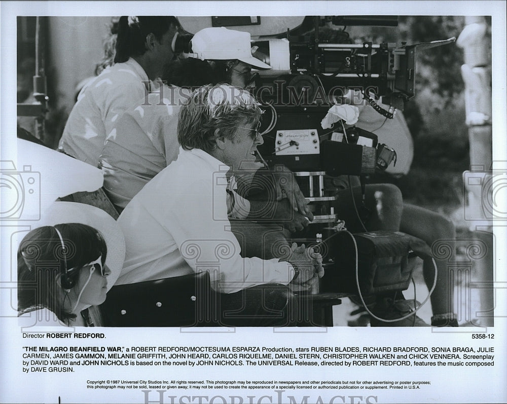 1987 Press Photo Director Robert Redford of &quot;The Milagro Beanfield War&quot;- Historic Images