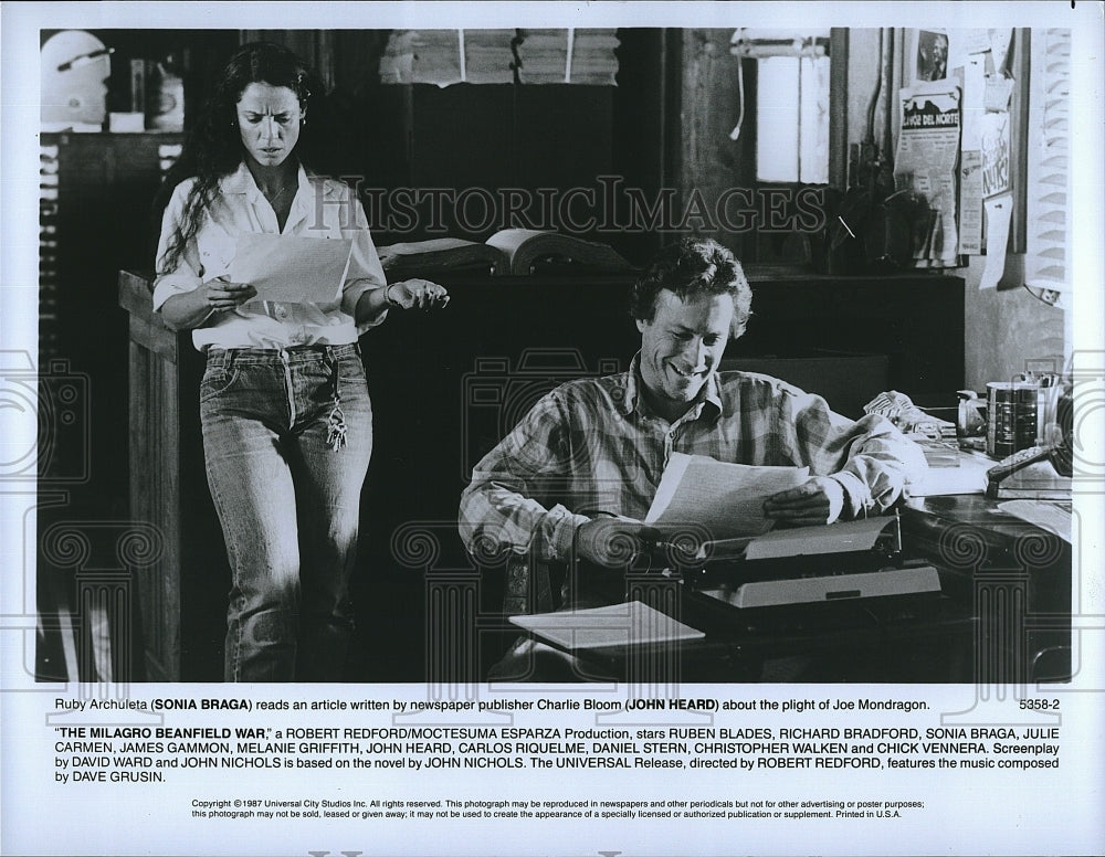 1987 Press Photo Sonia Braga &amp; John Heard star in &quot;The Milagro Beanfield War&quot;- Historic Images