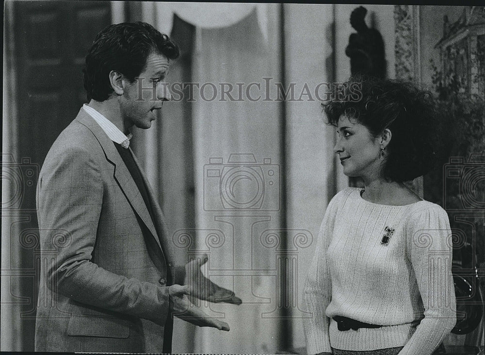 1987 Press Photo Actor Richard Gilliland &amp; Annie Potts In &quot;Designing Women&quot;- Historic Images