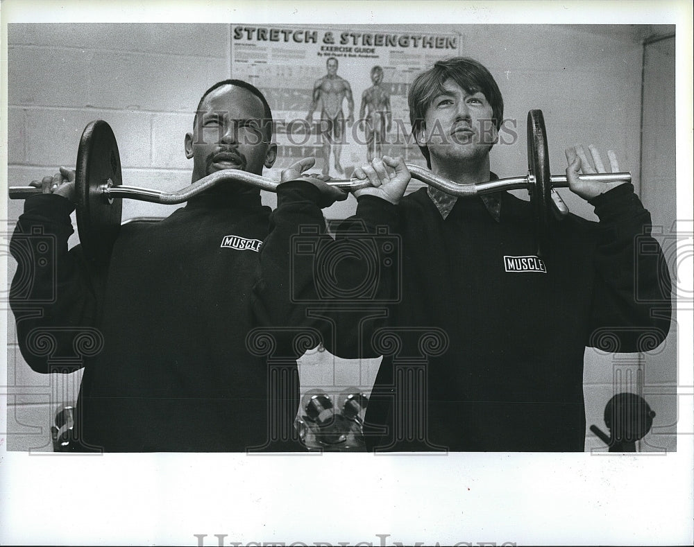 1995 Press Photo Michael Boatman and Alan Ruck in &quot;Musclemen&quot;- Historic Images