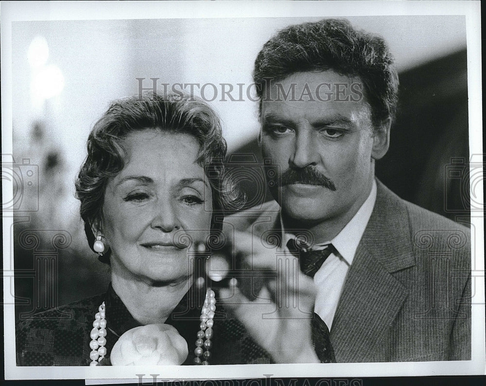 1986 Press Photo Actor Stacy Keach, Nina Foch In The New Mike Hammer- Historic Images